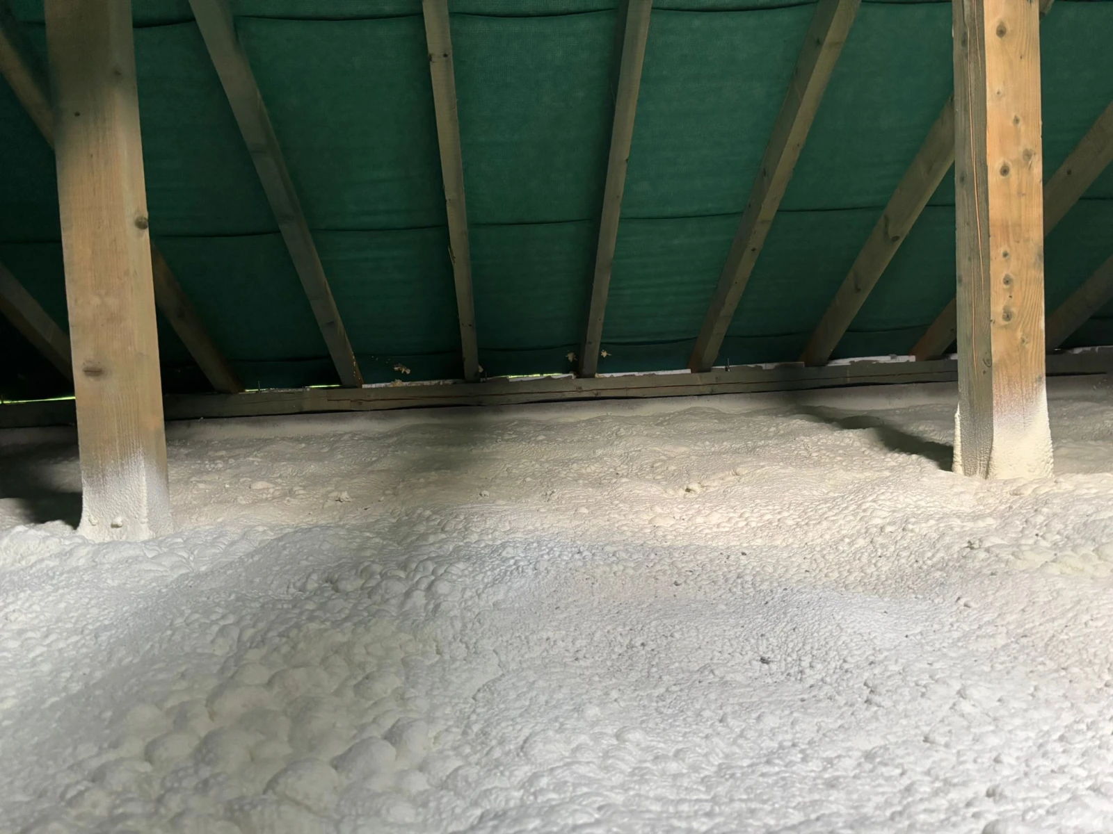 ocieplenie poddasza domu mieszkalnego piana cieszyn